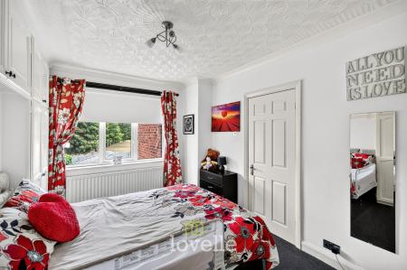4 bedroom Semi-detached house for sale in Queen Mary Avenue, Cleethorpes, DN35