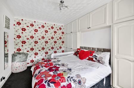 4 bedroom Semi-detached house for sale in Queen Mary Avenue, Cleethorpes, DN35