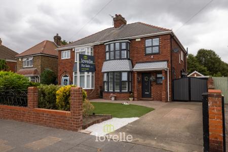 Queen Mary Avenue, Cleethorpes, DN35