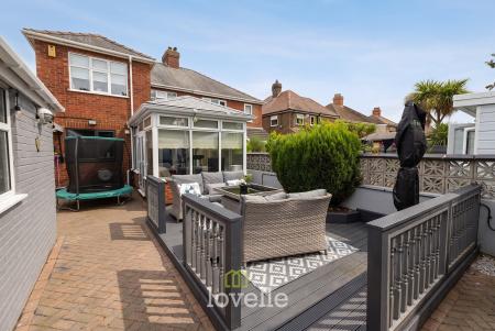 4 bedroom Semi-detached house for sale in Queen Mary Avenue, Cleethorpes, DN35