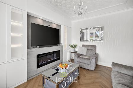 4 bedroom Semi-detached house for sale in Queen Mary Avenue, Cleethorpes, DN35
