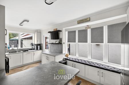 4 bedroom Semi-detached house for sale in Queen Mary Avenue, Cleethorpes, DN35