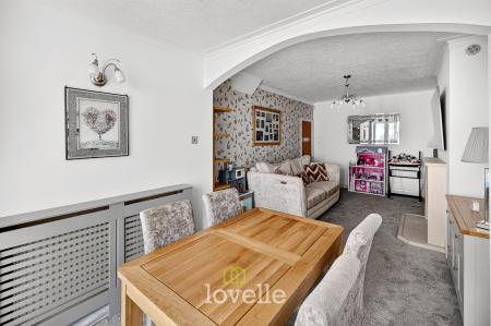4 bedroom Semi-detached house for sale in Queen Mary Avenue, Cleethorpes, DN35