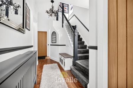 4 bedroom Semi-detached house for sale in Queen Mary Avenue, Cleethorpes, DN35