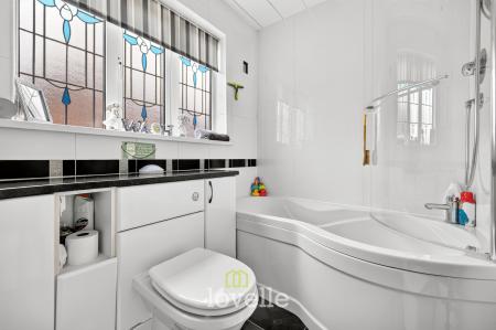 4 bedroom Semi-detached house for sale in Queen Mary Avenue, Cleethorpes, DN35