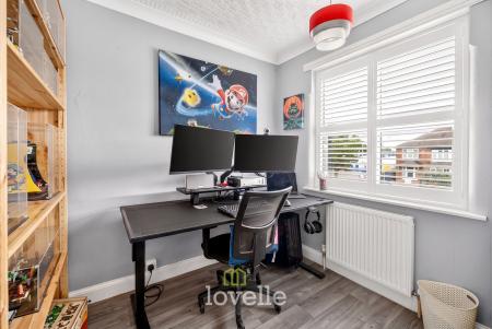 4 bedroom Semi-detached house for sale in Queen Mary Avenue, Cleethorpes, DN35