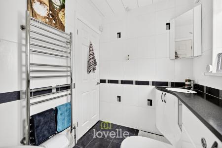4 bedroom Semi-detached house for sale in Queen Mary Avenue, Cleethorpes, DN35