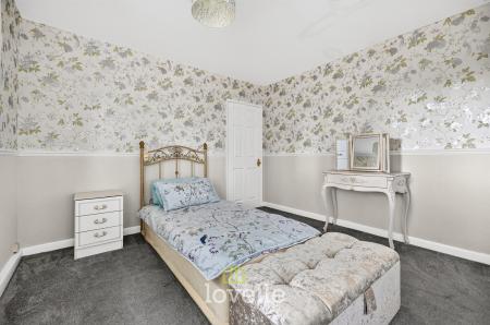 3 bedroom Semi-detached house for sale in Weelsby View, New Waltham, DN36