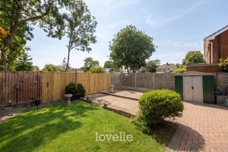 3 bedroom Semi-detached house for sale in Weelsby View, New Waltham, DN36