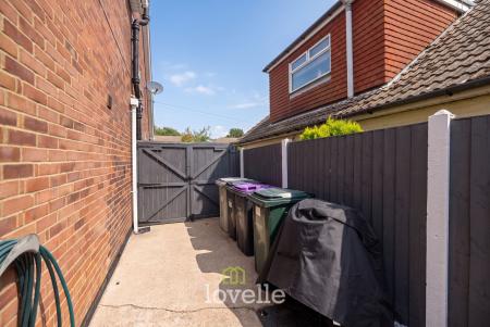 3 bedroom Semi-detached house for sale in Inghams Road, Tetney, DN36