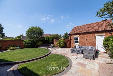 6 bedroom Detached house for sale in Church View, Tetney, DN36