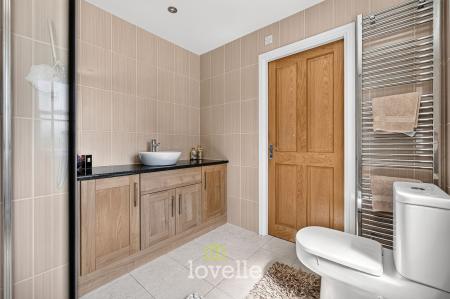 6 bedroom Detached house for sale in Church View, Tetney, DN36