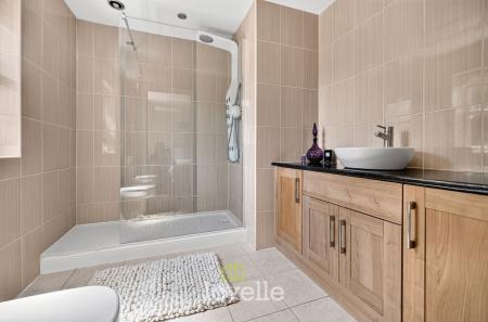 6 bedroom Detached house for sale in Church View, Tetney, DN36