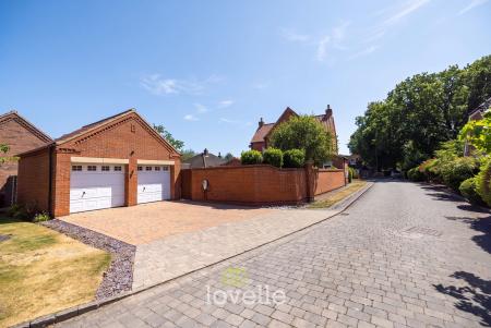 6 bedroom Detached house for sale in Church View, Tetney, DN36