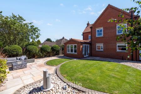 6 bedroom Detached house for sale in Church View, Tetney, DN36