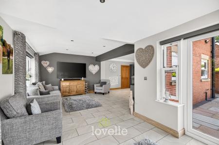 6 bedroom Detached house for sale in Church View, Tetney, DN36