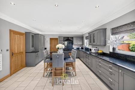6 bedroom Detached house for sale in Church View, Tetney, DN36