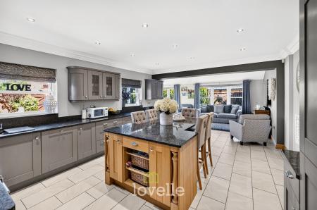 6 bedroom Detached house for sale in Church View, Tetney, DN36