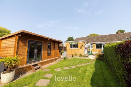 2 bedroom Semi-detached bungalow for sale in Fleetway, North Cotes, DN36