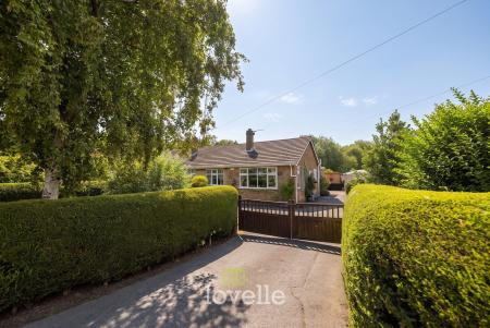 2 bedroom Semi-detached bungalow for sale in Fleetway, North Cotes, DN36