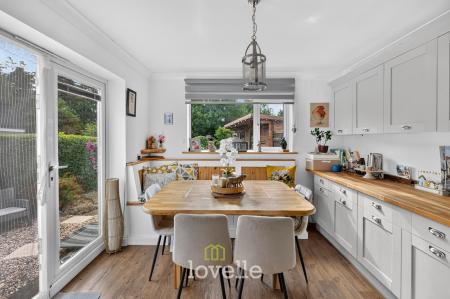 2 bedroom Semi-detached bungalow for sale in Fleetway, North Cotes, DN36