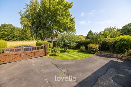 2 bedroom Semi-detached bungalow for sale in Fleetway, North Cotes, DN36