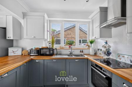 2 bedroom Semi-detached bungalow for sale in Fleetway, North Cotes, DN36