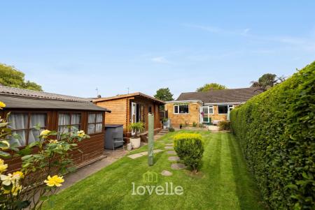 2 bedroom Semi-detached bungalow for sale in Fleetway, North Cotes, DN36