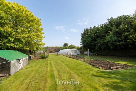 6 bedroom Detached house for sale in Northway, Fulstow, LN11