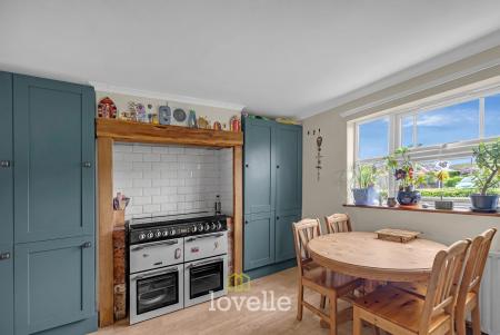 6 bedroom Detached house for sale in Northway, Fulstow, LN11