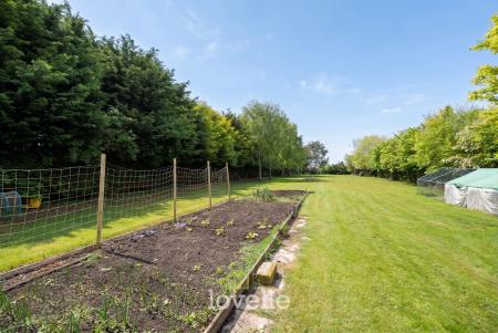 6 bedroom Detached house for sale in Northway, Fulstow, LN11
