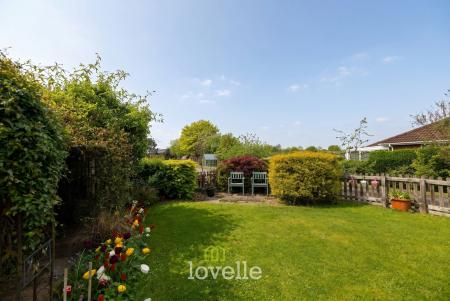 6 bedroom Detached house for sale in Northway, Fulstow, LN11