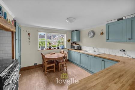 6 bedroom Detached house for sale in Northway, Fulstow, LN11