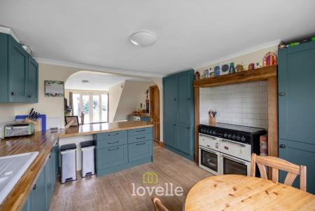 6 bedroom Detached house for sale in Northway, Fulstow, LN11