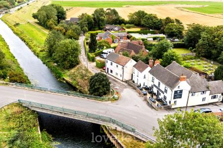 3 bedroom Semi-detached house for sale in Tetney Lock Road, Tetney, DN36