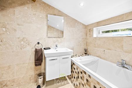 3 bedroom Semi-detached house for sale in Tetney Lock Road, Tetney, DN36