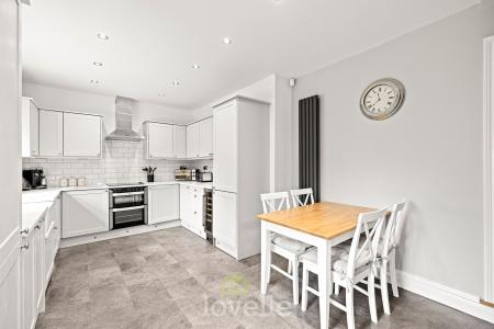 3 bedroom Semi-detached house for sale in Tetney Lock Road, Tetney, DN36