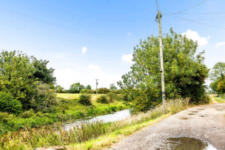 3 bedroom Semi-detached house for sale in Tetney Lock Road, Tetney, DN36
