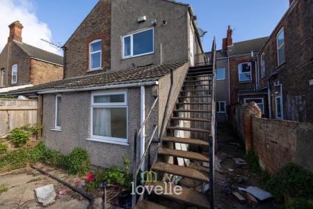 5 bedroom Terraced House for sale in Grimsby Road, Cleethorpes, DN35