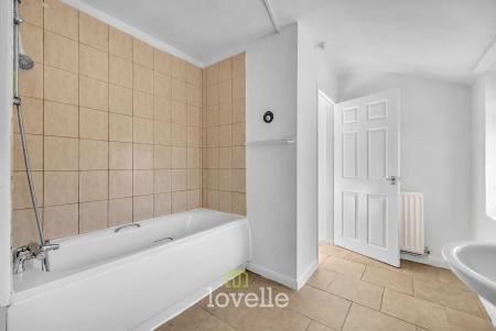 5 bedroom Terraced House for sale in Grimsby Road, Cleethorpes, DN35