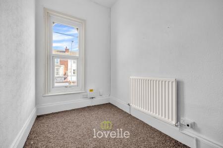 5 bedroom Terraced House for sale in Grimsby Road, Cleethorpes, DN35