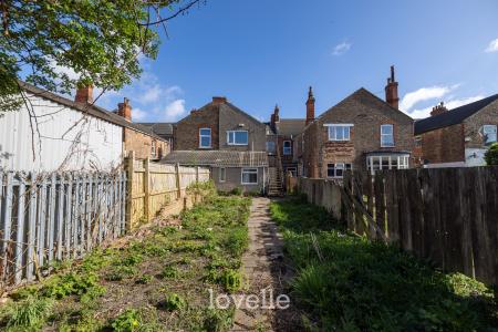 5 bedroom Terraced House for sale in Grimsby Road, Cleethorpes, DN35