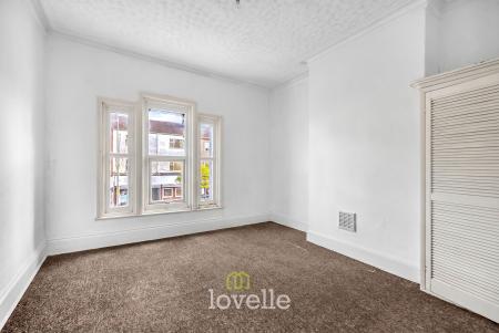 5 bedroom Terraced House for sale in Grimsby Road, Cleethorpes, DN35