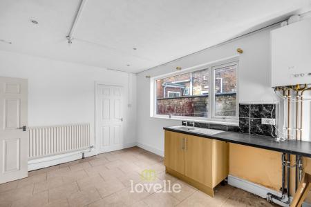 5 bedroom Terraced House for sale in Grimsby Road, Cleethorpes, DN35