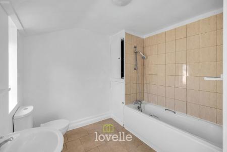5 bedroom Terraced House for sale in Grimsby Road, Cleethorpes, DN35