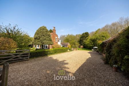 3 bedroom Detached house for sale in Main Street, Fulstow, LN11