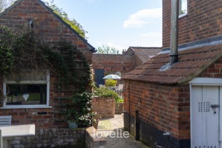 3 bedroom Detached house for sale in Main Street, Fulstow, LN11