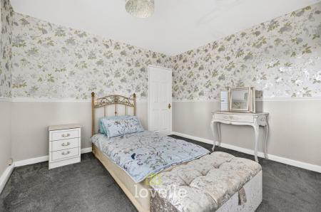 3 bedroom Semi-detached house for sale in Weelsby View, New Waltham, DN36