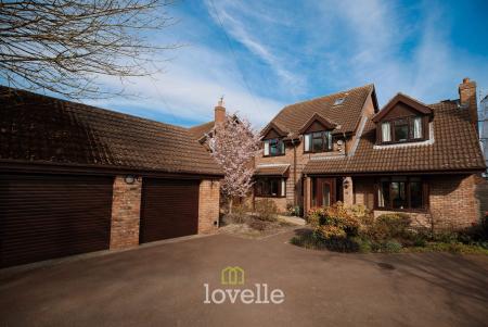 5 bedroom Detached house for sale in Tetney Road, Humberston, DN36