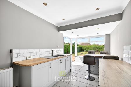 3 bedroom Bungalow for sale in Brian Avenue, Cleethorpes, DN35